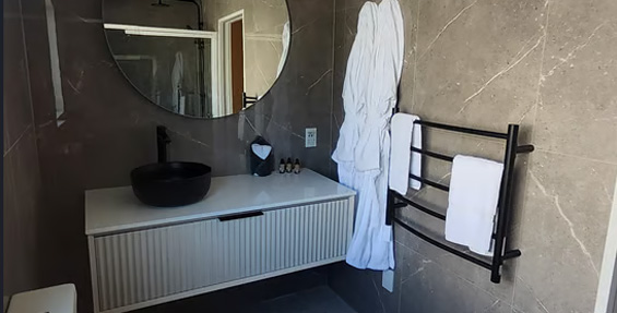 Luxury-tiled bathrooms 